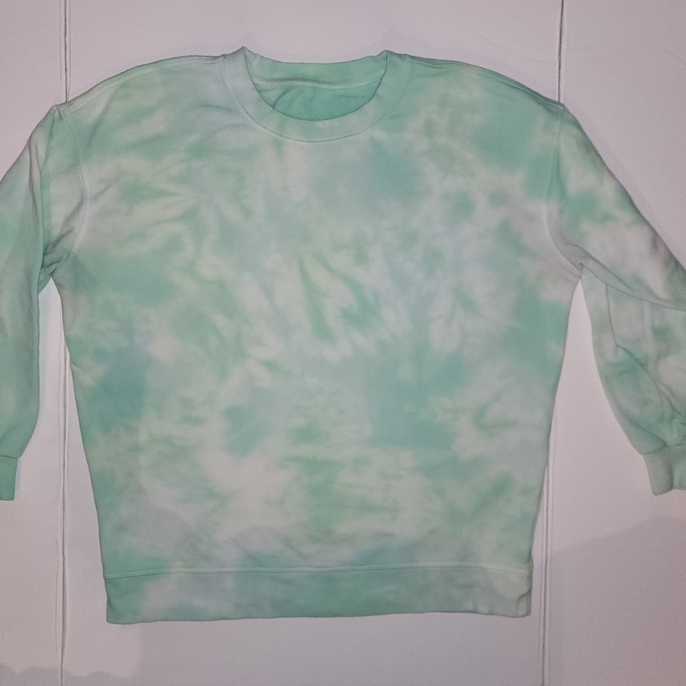 Lululemon women's Oversized sweatshirt.